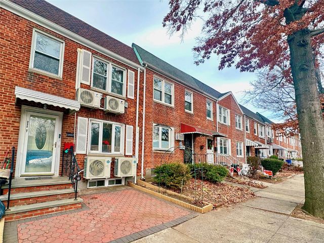 $725,000 | 255-07 East Williston Avenue | Floral Park