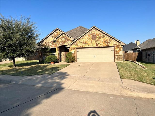 $499,500 | 117 Donna Circle | Granbury