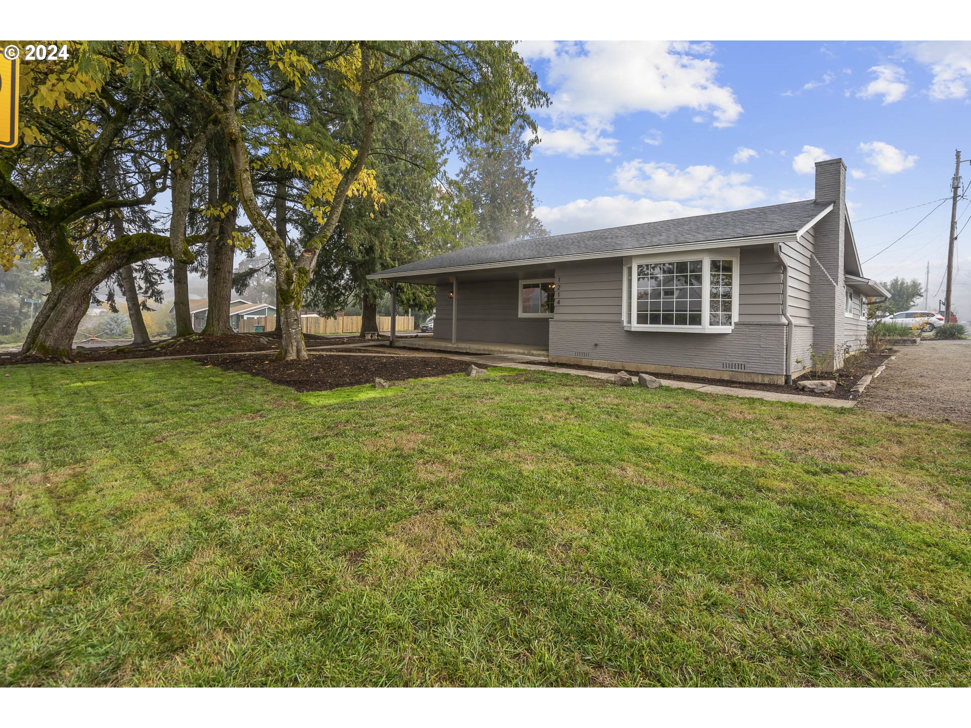 a view of a house with a yard