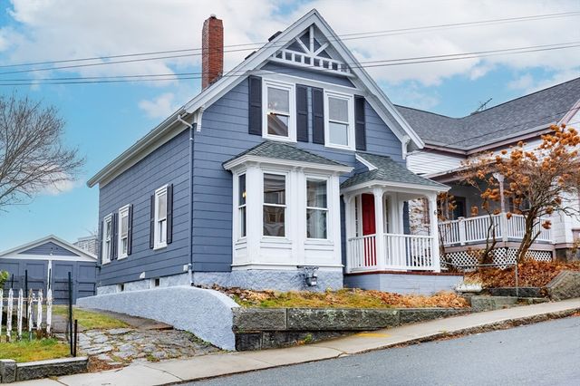 $650,000 | 6 Commonwealth Avenue | Downtown Gloucester