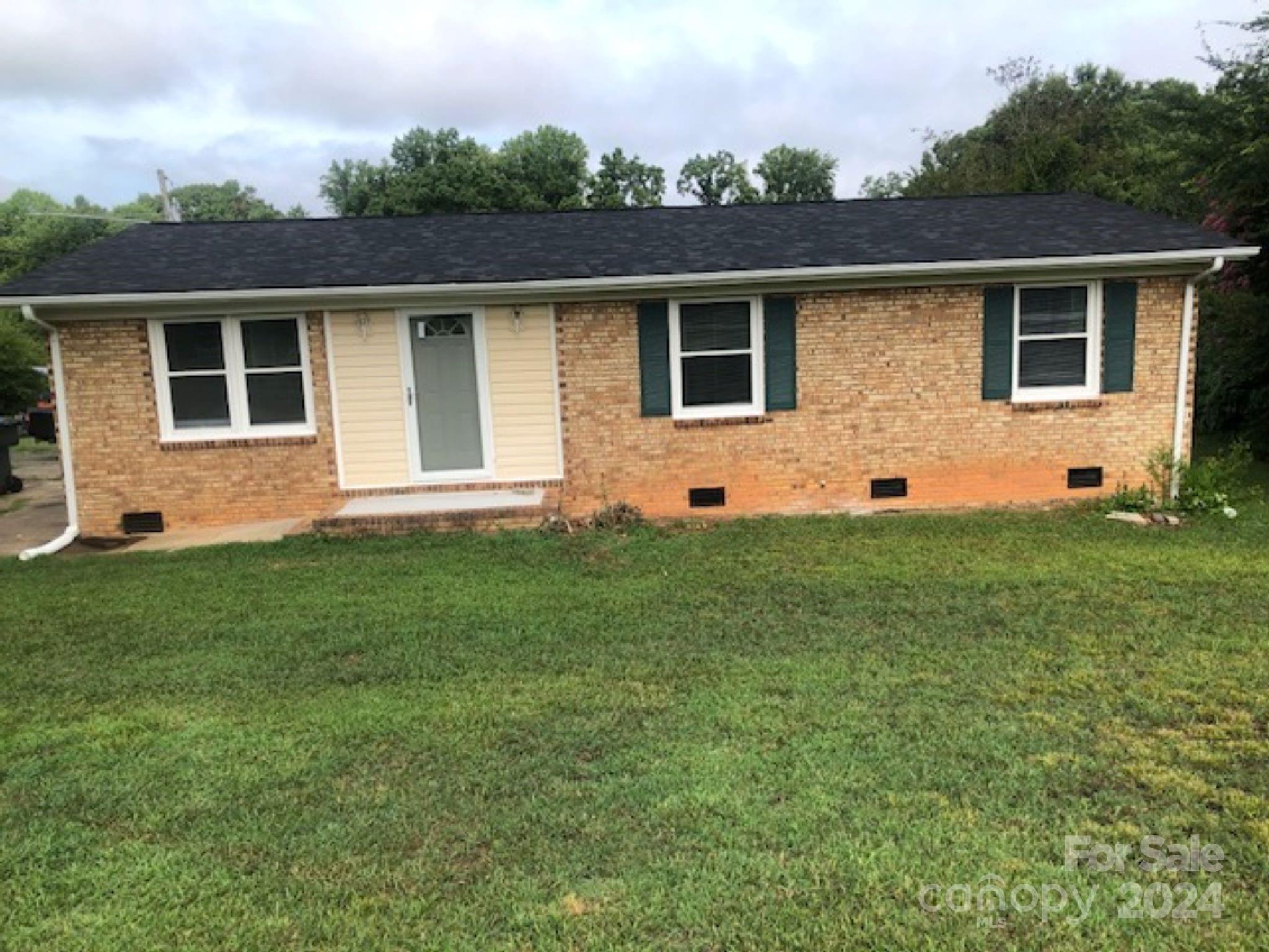 a front view of house with yard