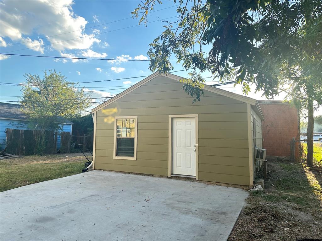 a view of a house with a yard and garage