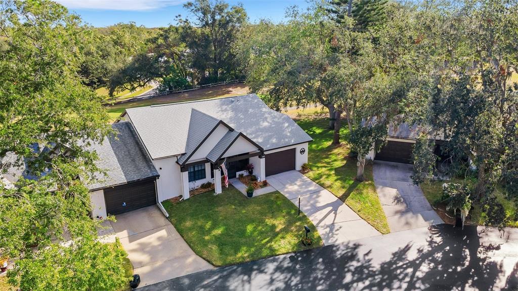 Updated end villa on the golf course - even the roof is 3 years new~