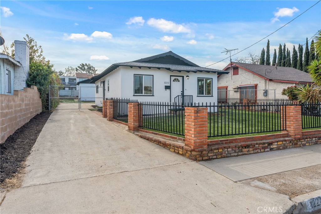 a view of a house with a yard in front of it