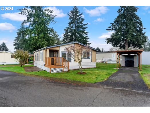 a view of a yard in front of house