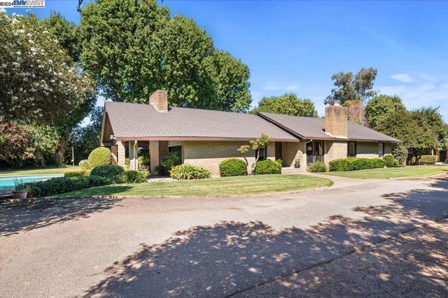 $1,298,000 | 419 Burkhard Road