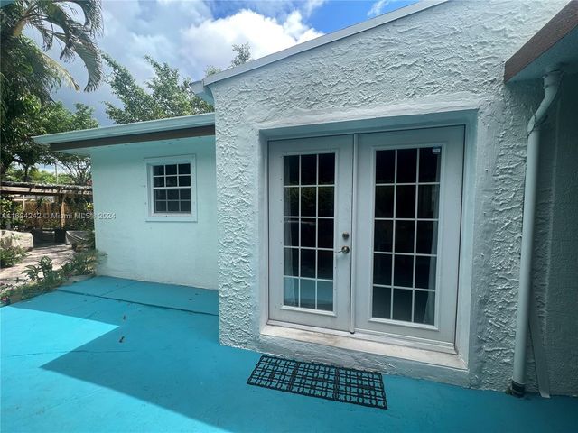 $699,800 | 3044 Southwest 15th Street | Coral Gate