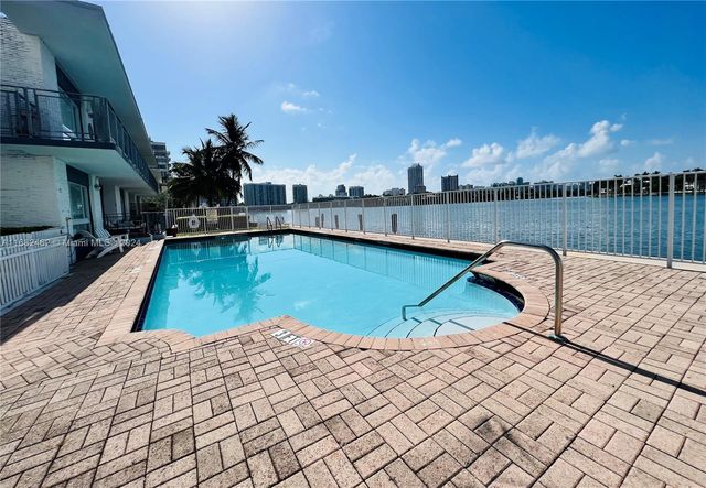 $2,775 | 946 Bay Drive, Unit 2 | Normandy Isle