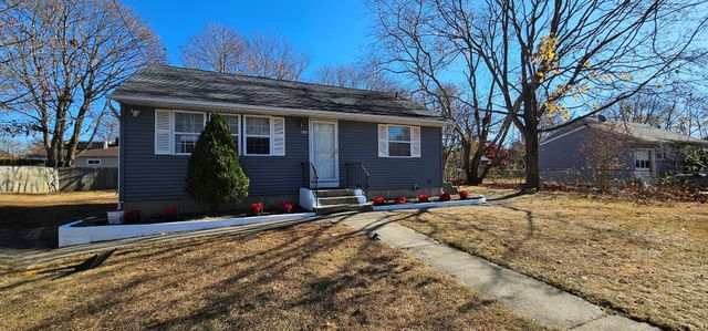 $419,000 | 843 Bayview Avenue | North Bellport