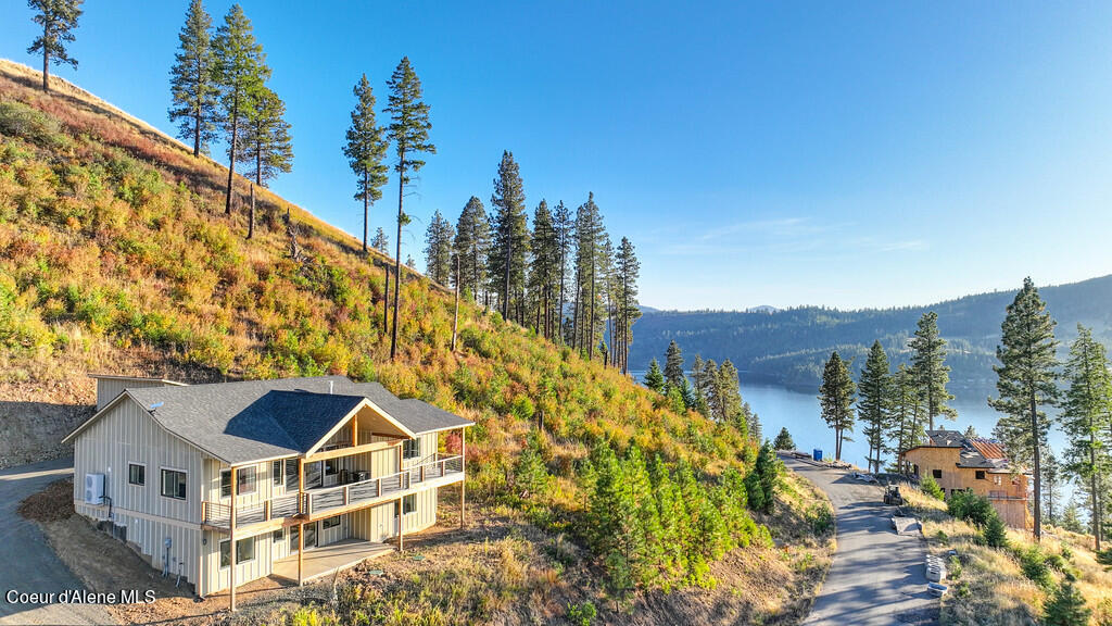 Beautiful. Home with Lake View