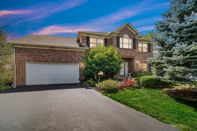 $539,900 | 660 Dewig Court | North Aurora