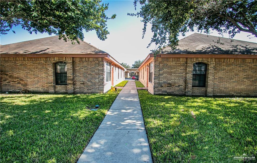 View of front of home featuring a front yard