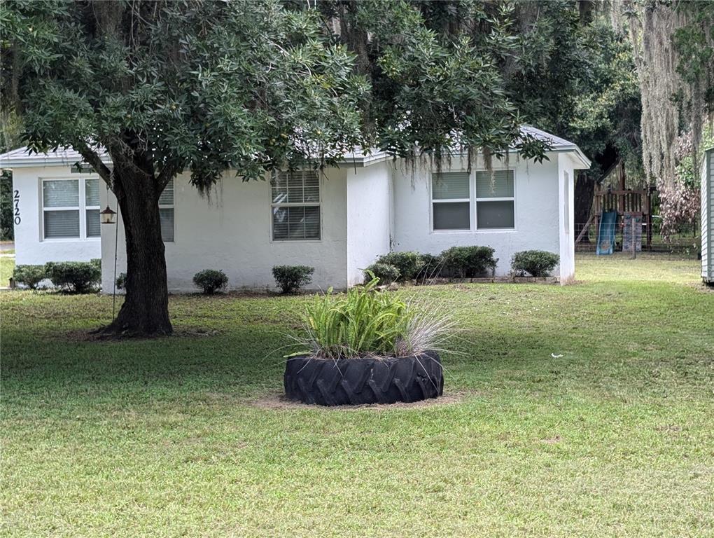 a view of a house with a back yard