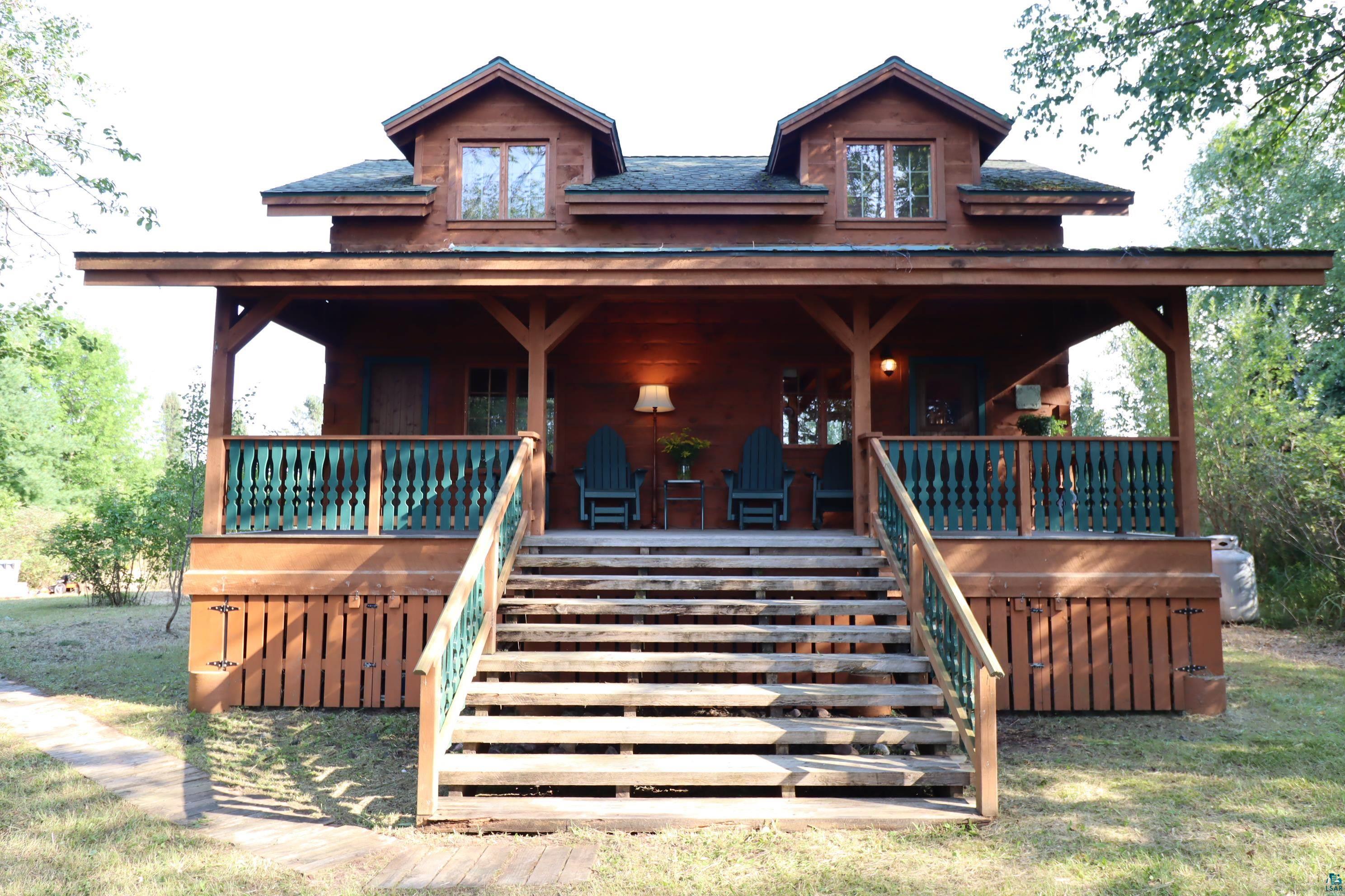 Enclosed porch with stunning Lake Superior views