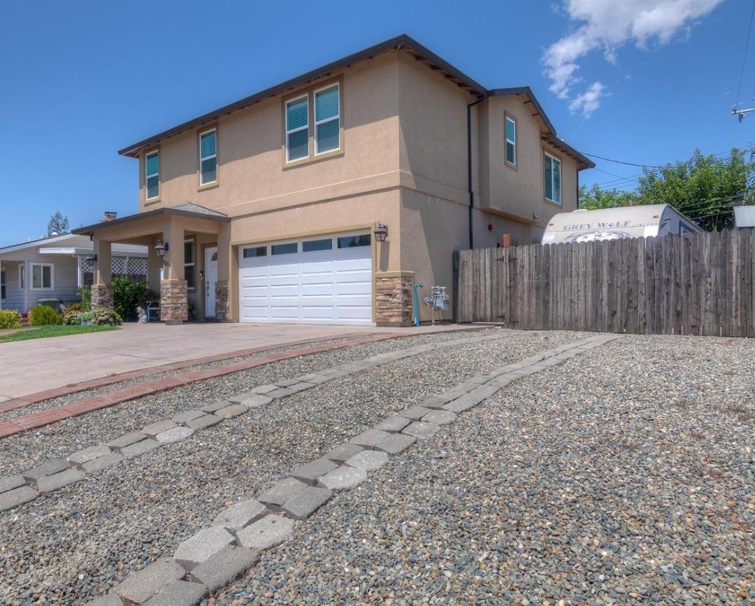 a view of a house with a yard