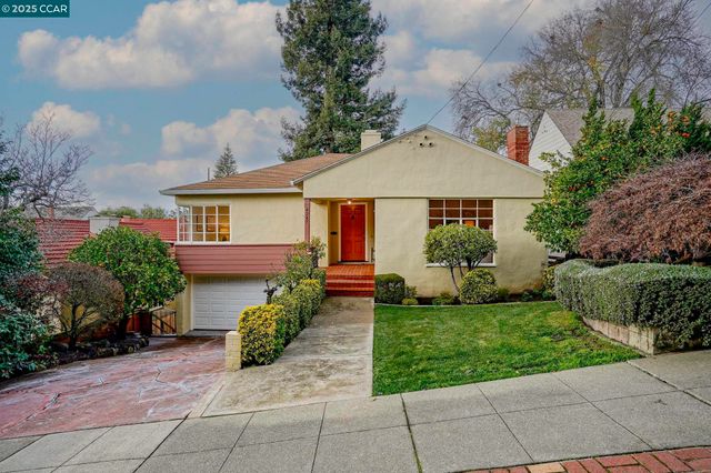 $995,000 | 4247 Dunsmuir Avenue | Redwood Heights