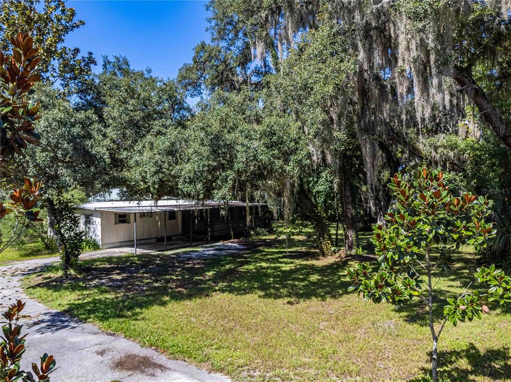 a view of a house with a yard