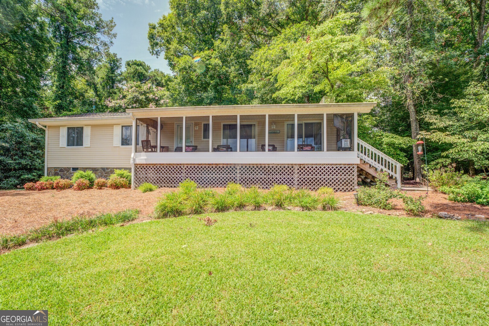 a view of a house with a yard