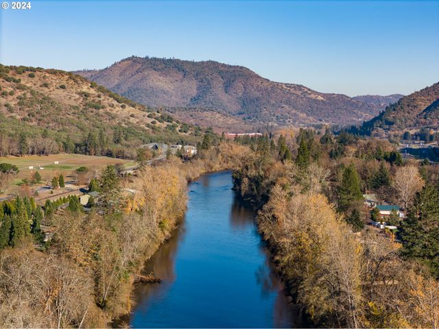 $725,000 | 1424 Rogue River Highway