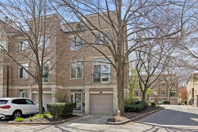 $1,100,000 | 2725 North Janssen Avenue | Lincoln Park