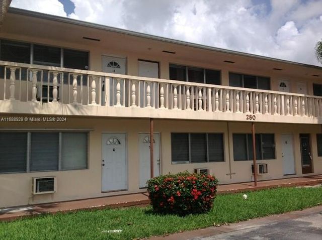 $1,450 | 280 Southwest 11th Avenue, Unit 5 | Southwest Lakes