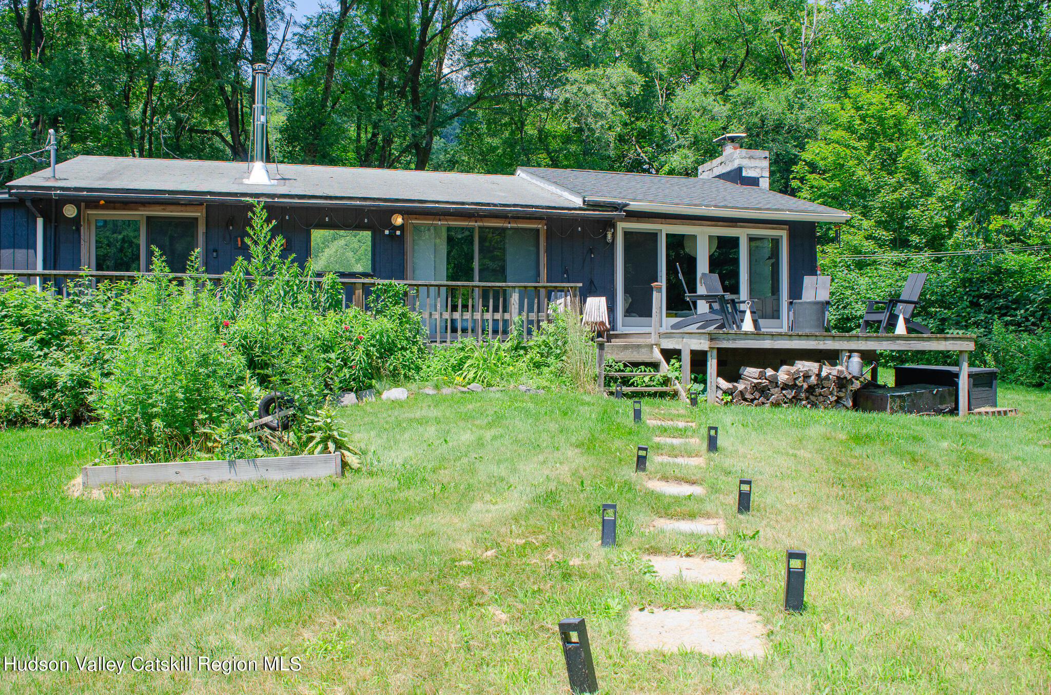 a view of house with a yard