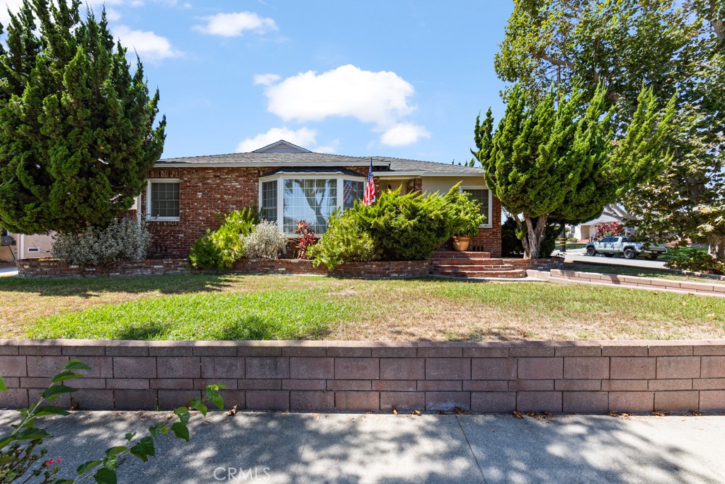 a view of house with outdoor space