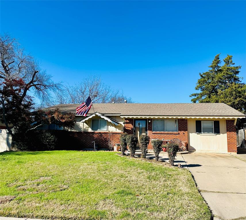 a view of a house with backyard porch and furniture