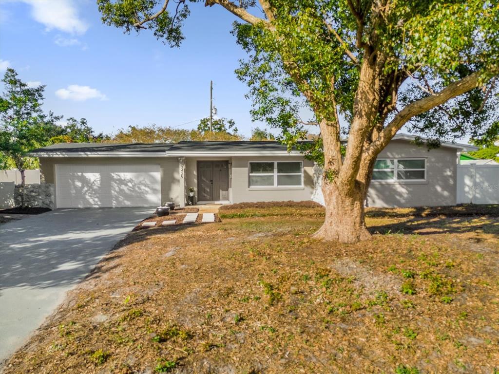 a view of a house with a yard