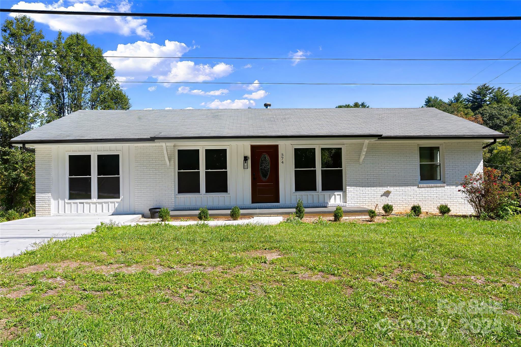 a view of a house with a yard