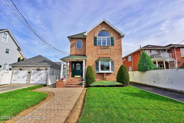 $939,999 | 97 Auburn Avenue | South New York