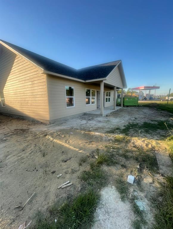 a view of a house with a backyard