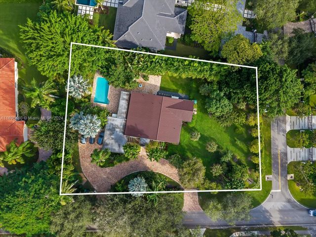 $2,852,000 | 6301 Southwest 112th Street | Pinecrest