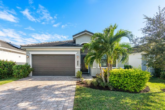 $649,900 | 7527 Moonrise Drive