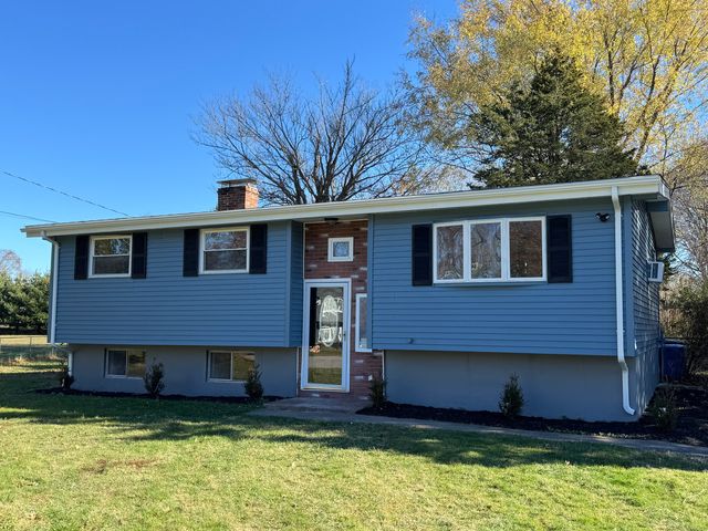 $349,900 | 4 Model Park Road | Ledyard