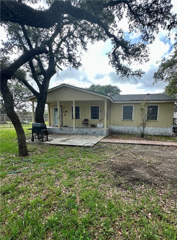 a view of a house with a backyard