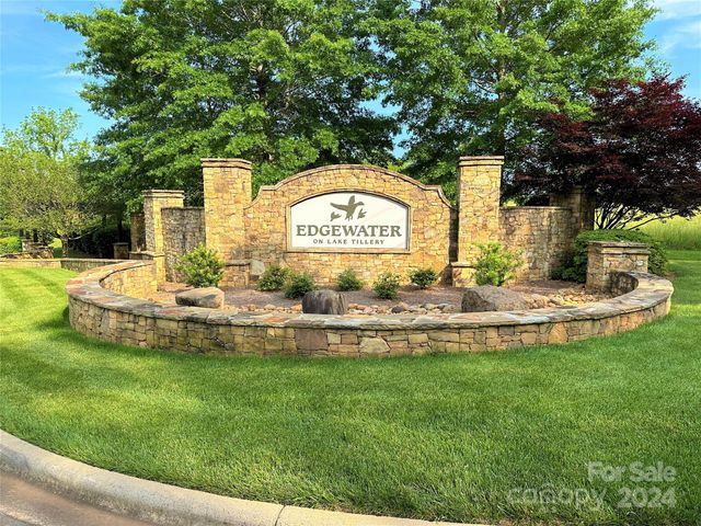 $208,000 | 115 Bridgeview Court, Unit 118 | Norwood