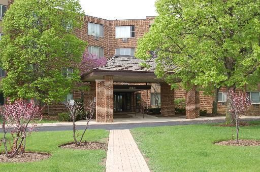 $1,300 | 1880 Bonnie Lane, Unit 410 | Hoffman Estates