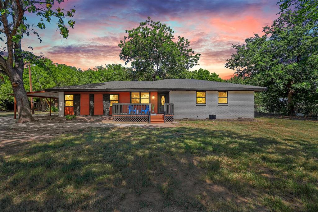 a view of a house with backyard and sitting area