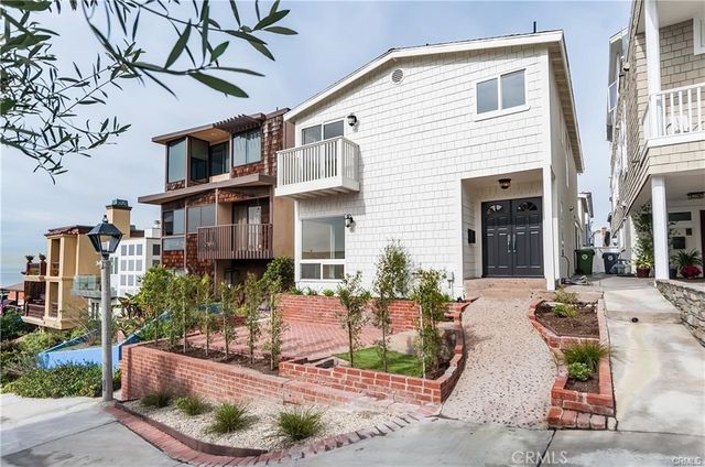 $14,000 | 225 18th Street | Manhattan Beach Sand