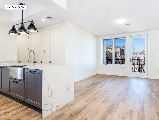 $799,000 | 627 Dekalb Avenue, Unit 4F | Bedford-Stuyvesant