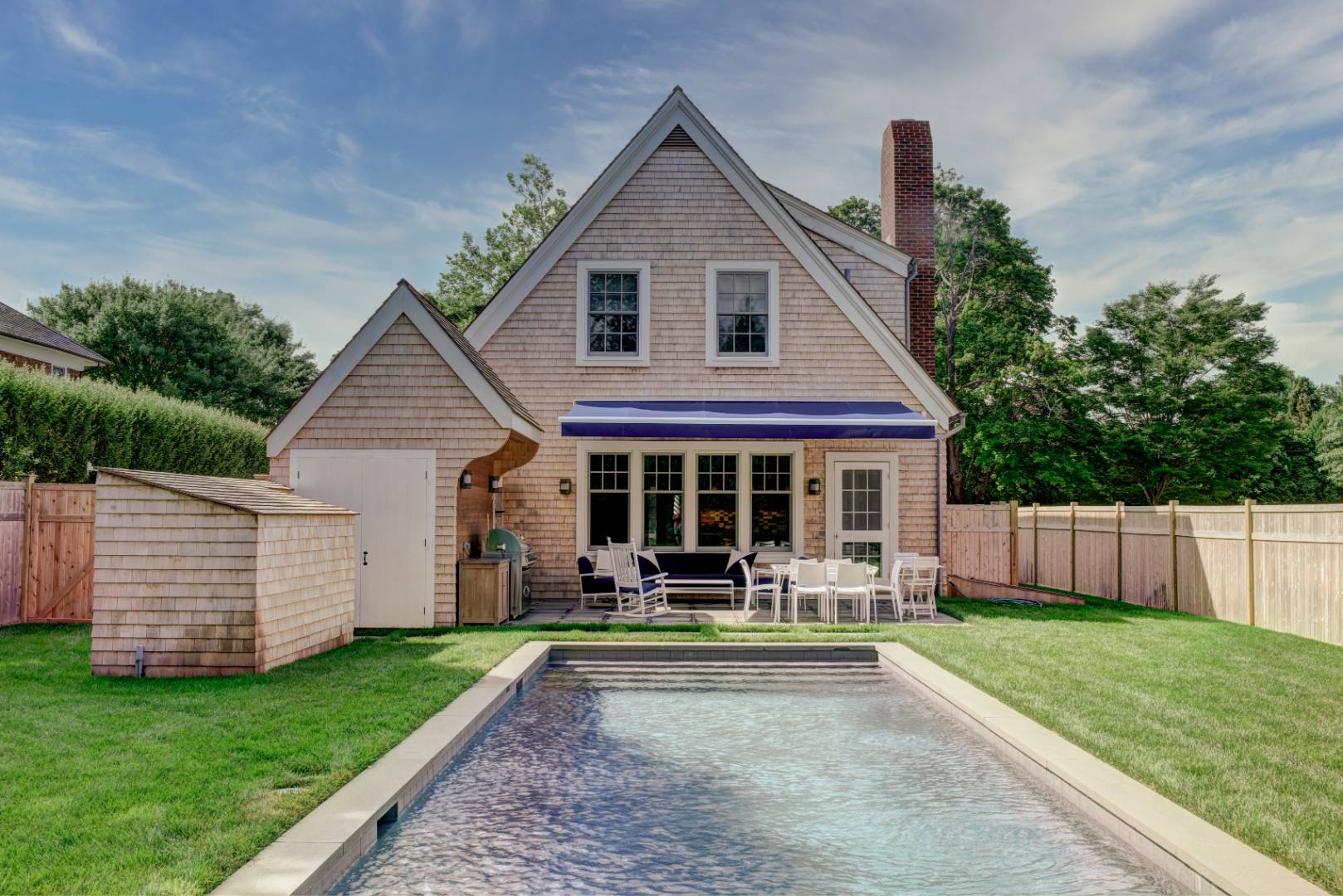 a view of a house with a backyard