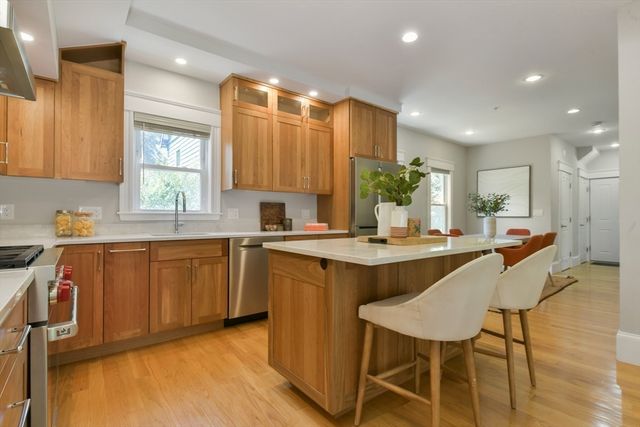 $1,099,000 | 4 Cameron Avenue, Unit 1 | Davis Square