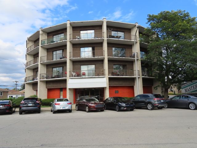 $155,000 | 3900 West 95th Street, Unit 303 | Evergreen Park