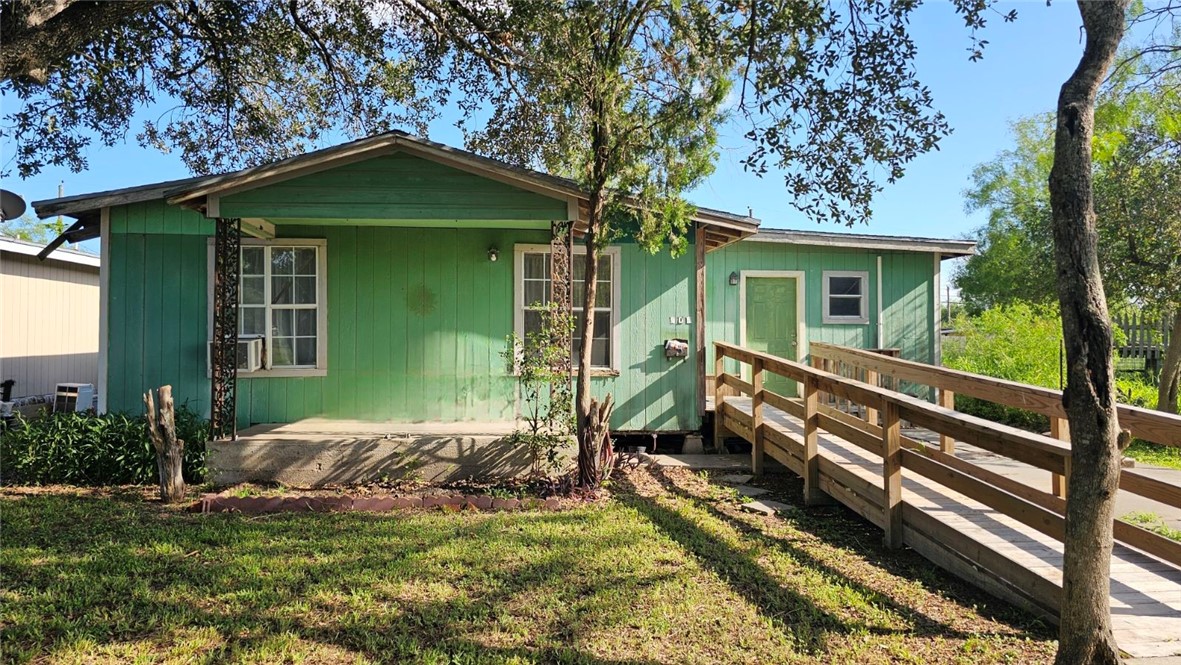 a view of a house with a yard