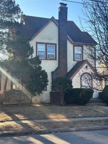 $500,000 | 234 Sycamore Street | West Hempstead