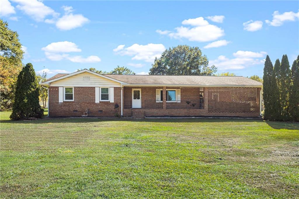 a view of a house with a backyard