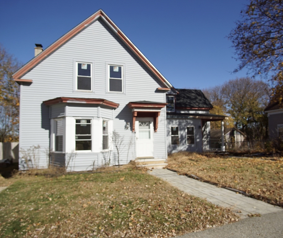 a view of a house with a yard