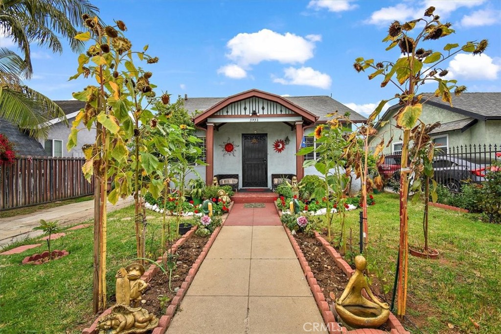 a view of entryway with flower around