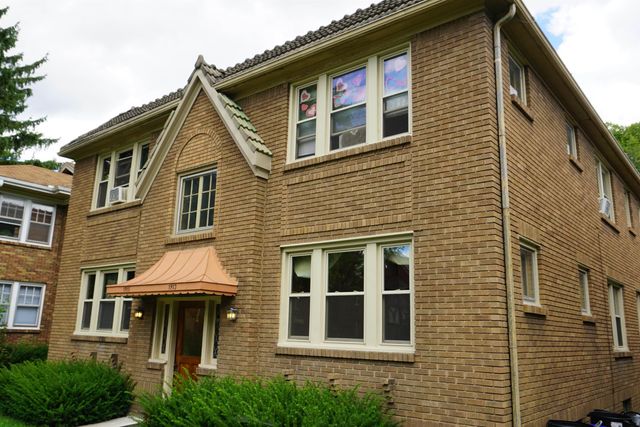 $895 | 1913 Douglas Street | Edgewater - Rockford